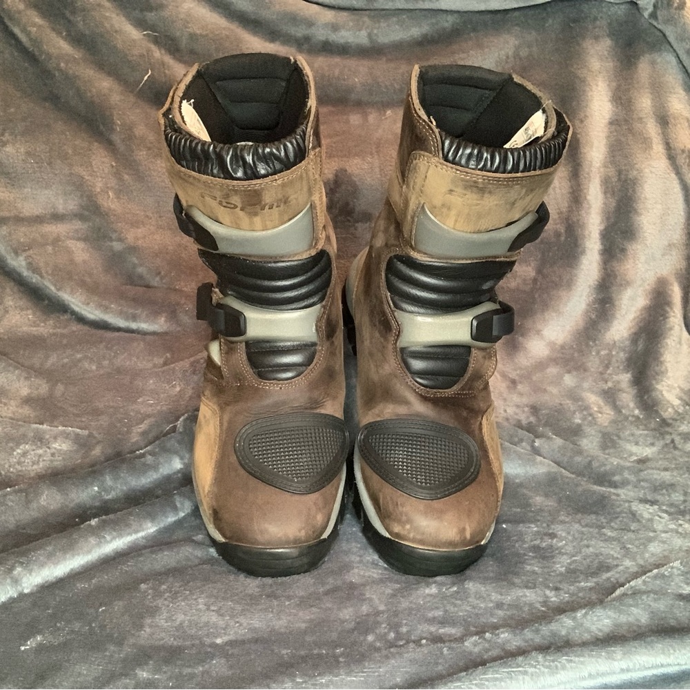 Forma adventure low  boots